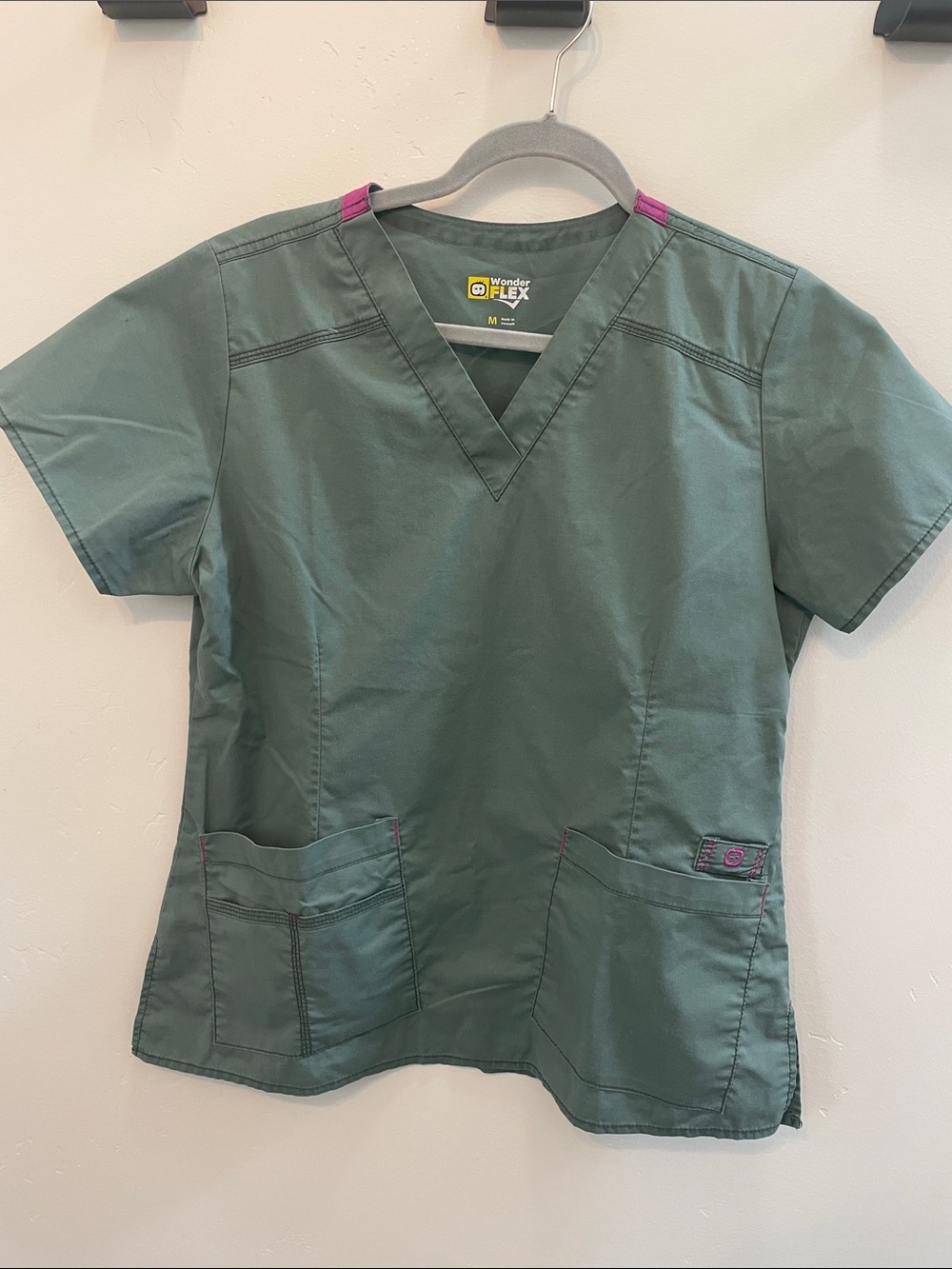 WonderWink Flex Women's V-Neck Scrub Top and Cargo Pants in Green